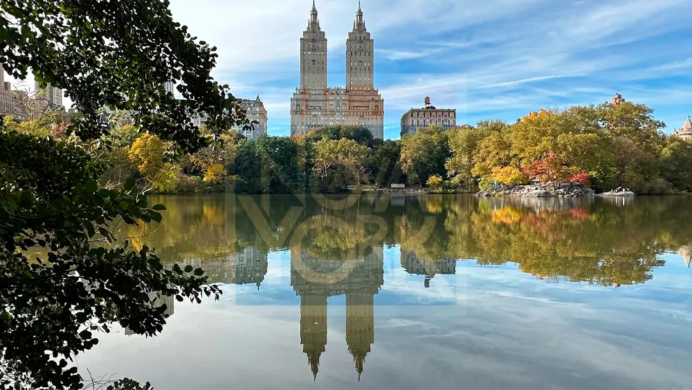 Imagem do lago no Central Park de Nova York em outubro